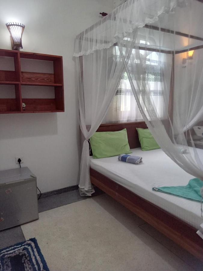 New Chili Lodge Mirissa Bagian luar foto