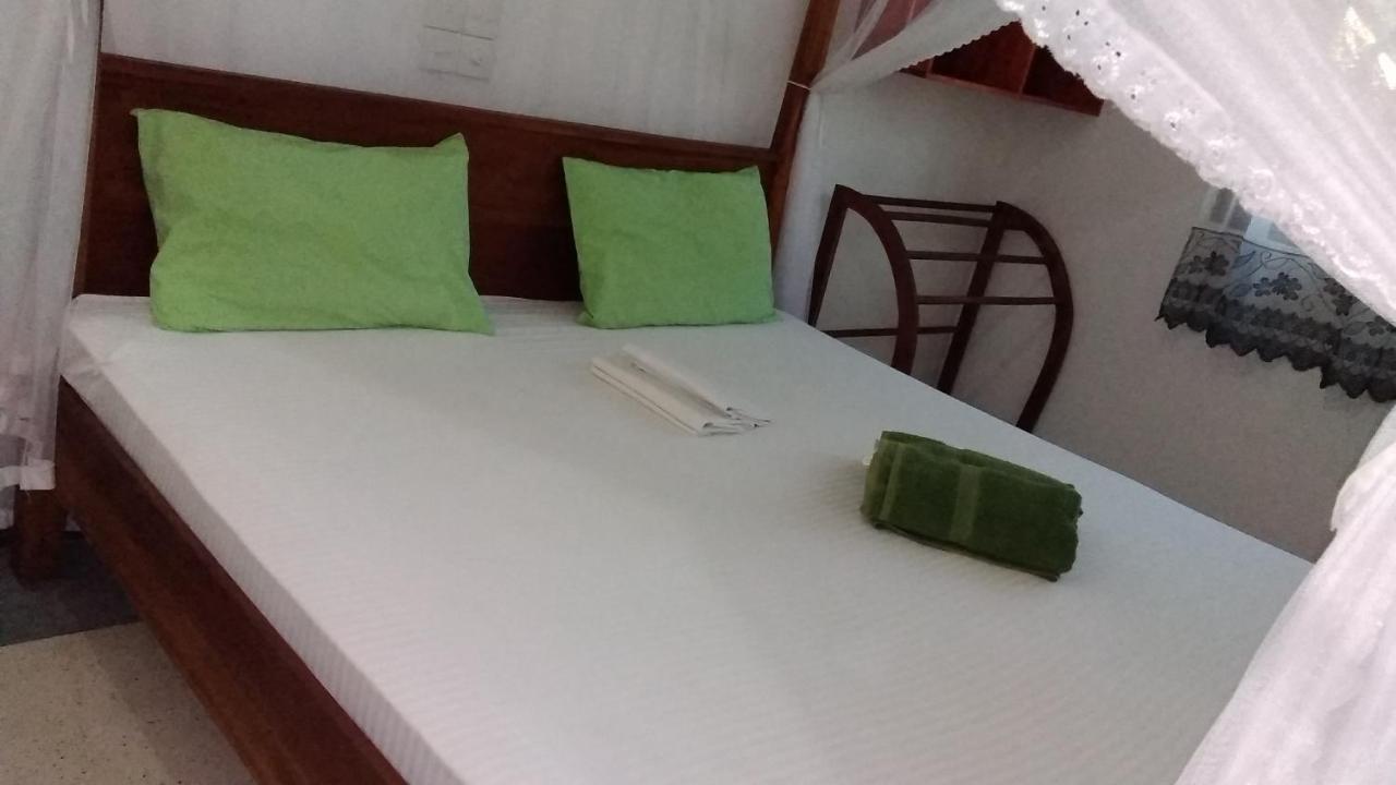 New Chili Lodge Mirissa Bagian luar foto